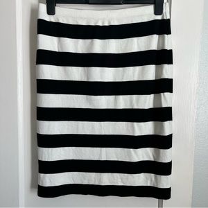 Max Studio Women’s Classic Knit Pull On Black and White Striped Skirt Size Large